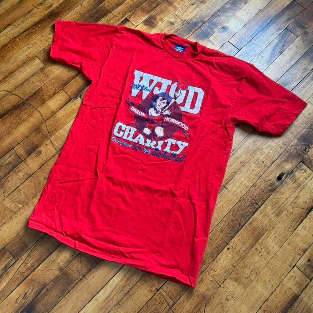 Vintage 90s Umbro Men's Red T-shirt